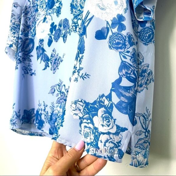 Vince Camuto  floral print top with v-neckline and short sleeves - Picture 7 of 10